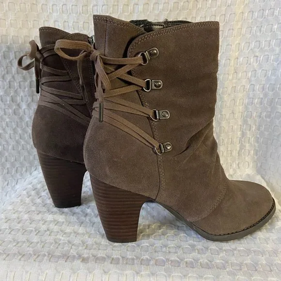 Clarks NWOT Suede Alpine Andi Ankle Heeled Lace Up Bootie Taupe Women's Size 8 - Picture 3 of 16